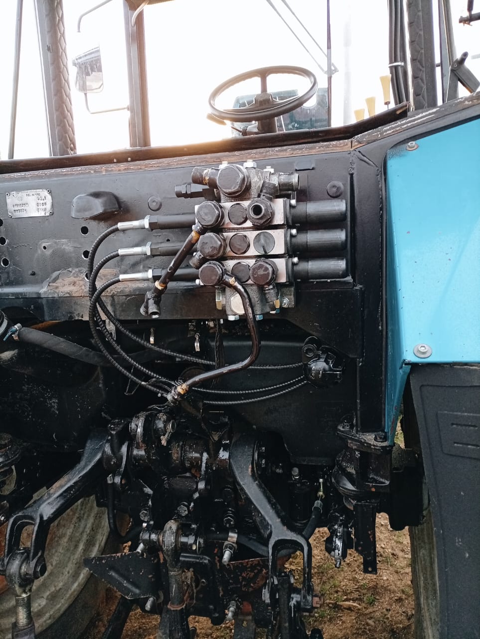 ВЫНОС РАСПРЕДЕЛИТЕЛЯ МТЗ НА ЗАДНЮЮ СТЕНКУ КАБИНЫ